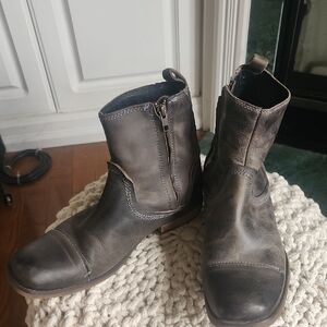 Leather Bed Stu Boots
